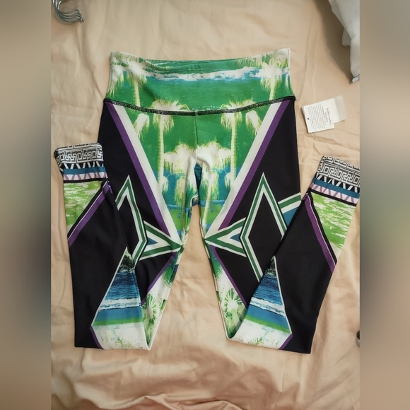 NWT Women's Onzie theonzie Graphic Legging Yoga Pants size S/M - Picture 6 of 9